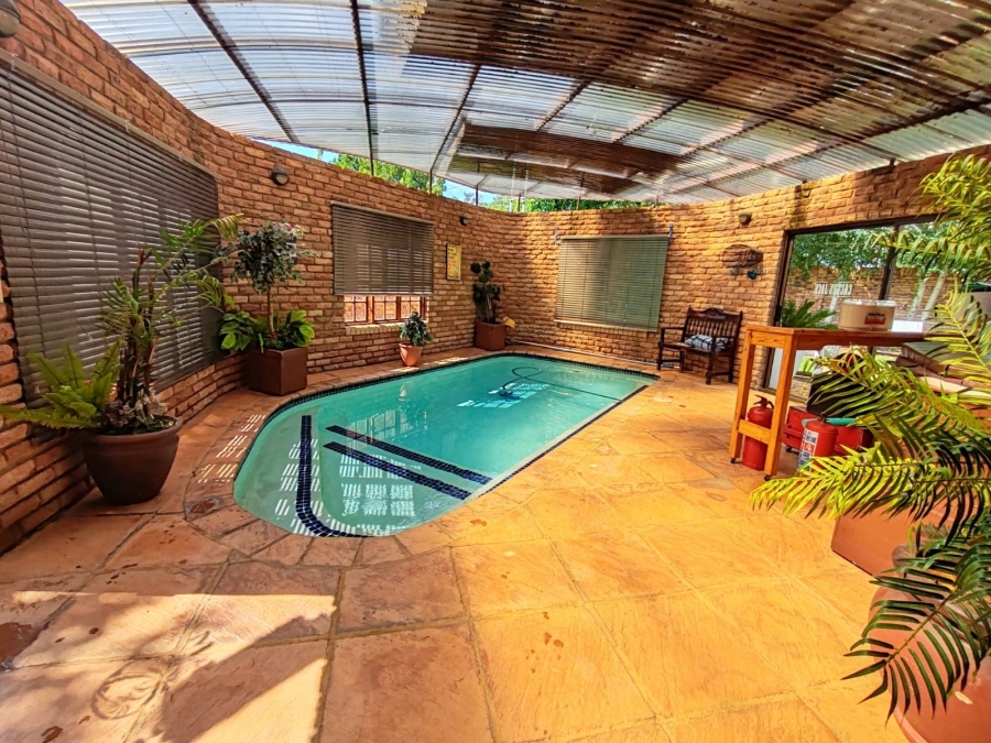 4 Bedroom Property for Sale in Van Der Hoff Park North West